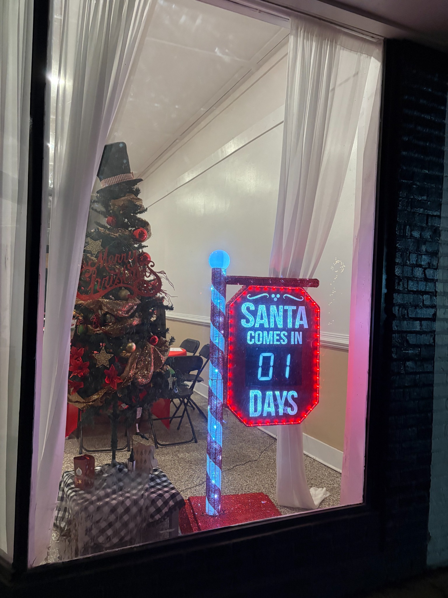 Santa Comes sign at K Space on Main